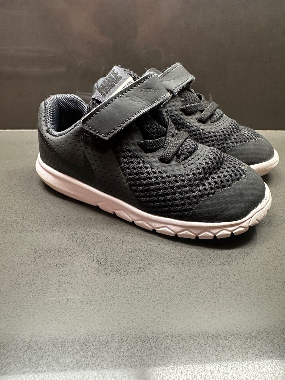 Nike Kids Black Sneakers with Light Pink Sole